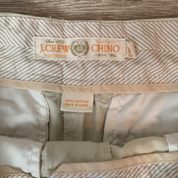 J. Crew Khaki Weathered Broken-In Classic Twill 3” Inseam Size 2 Chino Shorts. - Picture 4 of 7